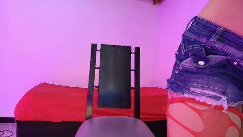 Snapshot of nikki_uwu chatting on 4, 5, 2026 nikki_uwu online show from 4, 5, 2026