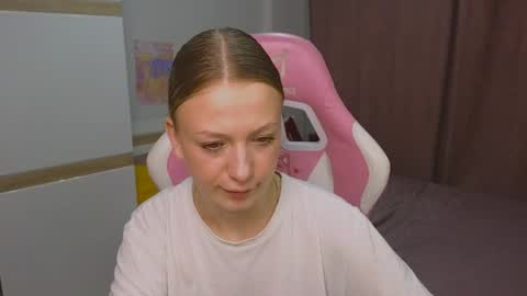 Snapshot of nikkibenz03 chatting on 3, 6, 2026 Beatrice online show from 3, 6, 2026