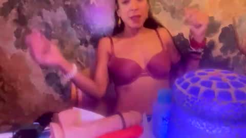 nikkipoon online show from 25, 4, 2026