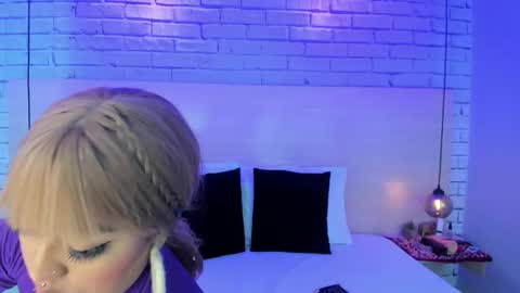 Nikky Dean online show from 11, 9, 2025