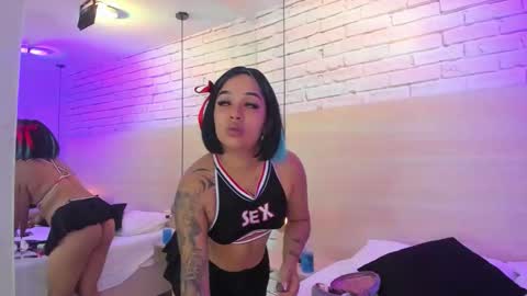 Nikky Dean online show from 15, 9, 2025