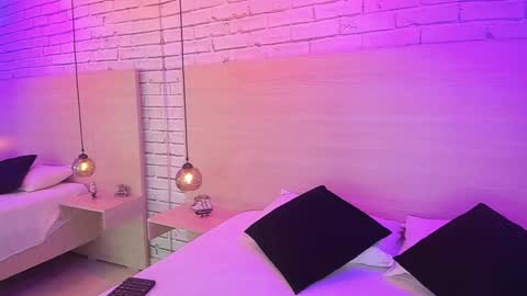 Nikky Dean online show from 20, 9, 2025