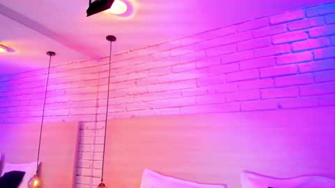 Nikky Dean online show from 22, 9, 2025