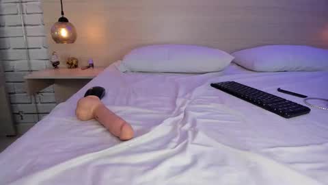 Nikky Dean online show from 21, 10, 2025