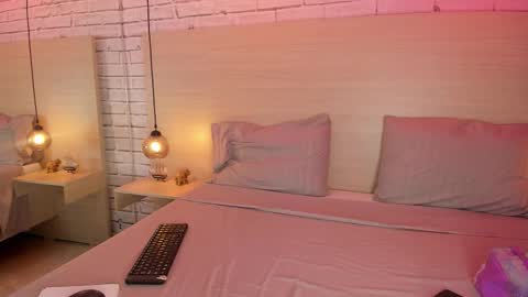 Nikky Dean online show from 26, 10, 2025