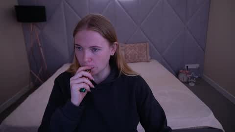 Snapshot of nikkyreyyy chatting on 27, 5, 2026 nikkyreyyy online show from 27, 5, 2026