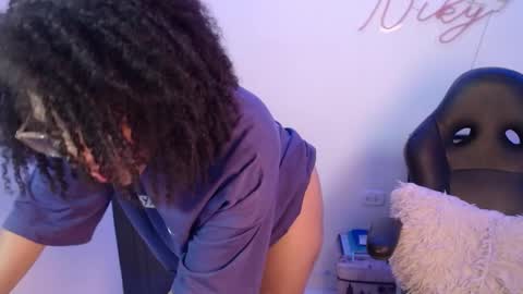 Nicole    GTM-5 1100 pm - 700 am online show from 26, 1, 2025