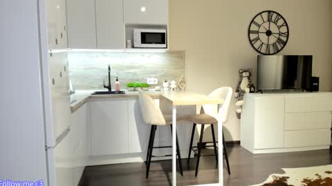 Bella online show from 7, 1, 2025