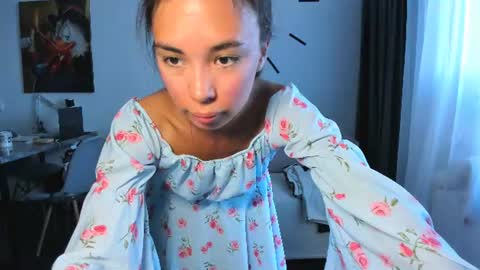 Snapshot of nilliluv chatting on 22, 6, 2026 Bella online show from 22, 6, 2026