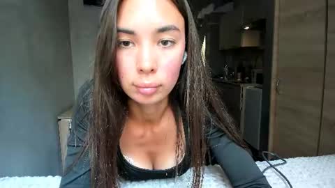 Snapshot of nilliluv chatting on 14, 7, 2026 Bella online show from 14, 7, 2026
