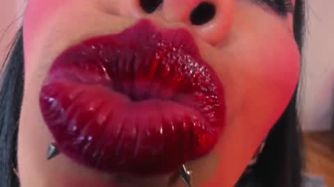 Nina Fox  online show from 9, 4, 2026