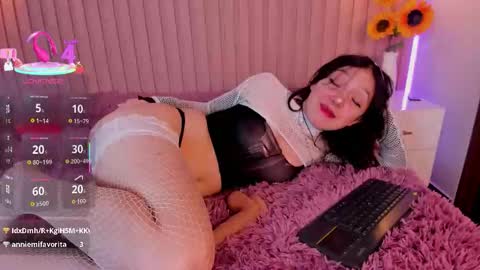 nina_ford_ online show from 5, 12, 2025