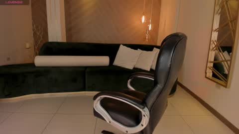 Nina online show from 28, 10, 2025