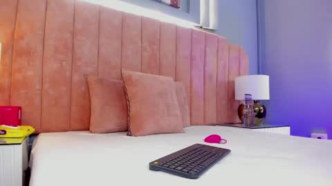 Nina  online show from 7, 4, 2026