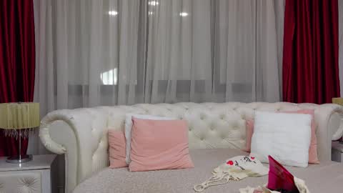 NinaCrystal online show from 10, 3, 2025