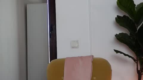 NinaCrystal online show from 12, 11, 2025