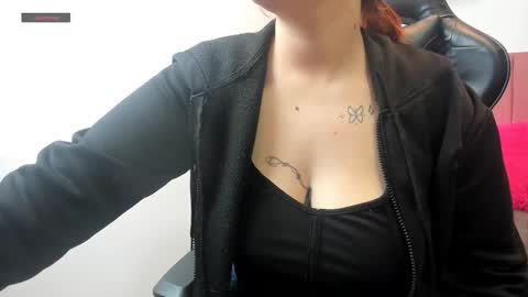 Snapshot of ninacurves chatting on 4, 3, 2026 Nina online show from 4, 3, 2026