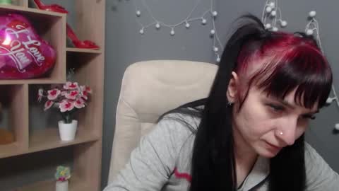 ninaflawlees online show from 13, 2, 2026