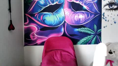 Snapshot of ninakhalifa chatting on 24, 9, 2025 ninakhalifa online show from 24, 9, 2025