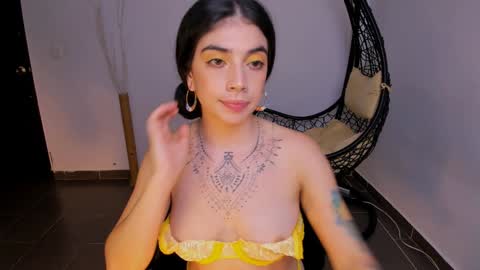 Snapshot of ninamonroee chatting on 7, 1, 2025 ninamonroee online show from 7, 1, 2025