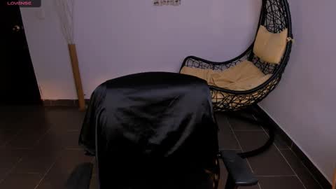 Snapshot of ninamonroee chatting on 10, 3, 2025 ninamonroee online show from 10, 3, 2025