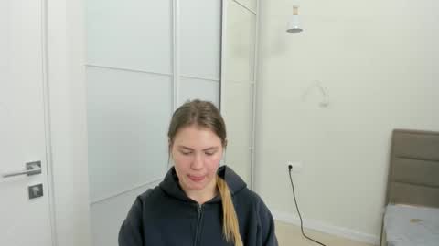 ninarihh online show from 3, 3, 2025