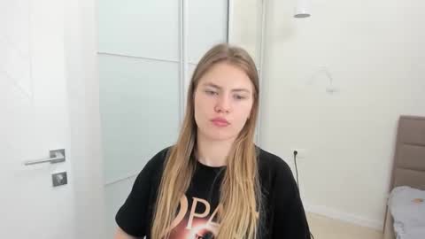 ninarihh online show from 7, 3, 2025