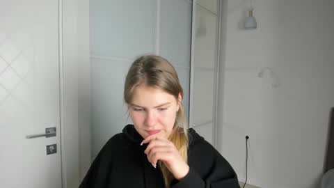 ninarihh online show from 8, 3, 2025