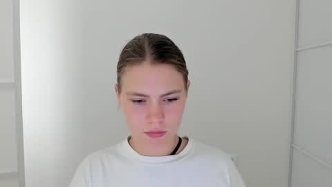 ninarihh online show from 13, 9, 2025