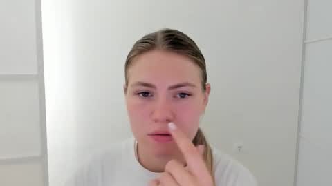 ninarihh online show from 16, 9, 2025