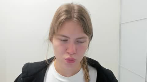 ninarihh online show from 7, 10, 2025