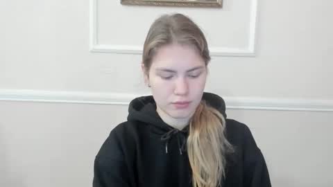 ninarihh online show from 4, 12, 2025