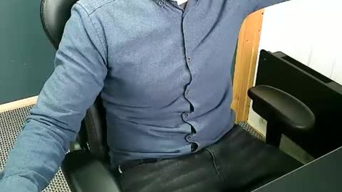 Nineinches online show from 17, 2, 2025