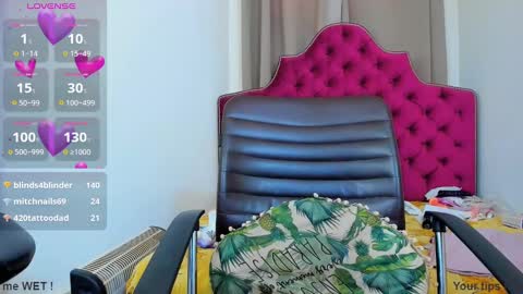 Snapshot of ninna_dee chatting on 4, 1, 2025 nina dee online show from 4, 1, 2025