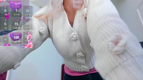 Snapshot of ninna_dee chatting on 18, 11, 2025 nina dee online show from 18, 11, 2025