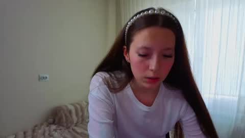 Snapshot of nivorelle chatting on 17, 5, 2026 Polly 3 online show from 17, 5, 2026