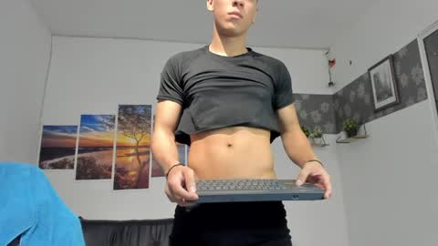 Snapshot of noah_flynn1 chatting on 30, 4, 2026 noah_flynn1 online show from 30, 4, 2026