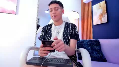 Snapshot of noahh_saenz chatting on 25, 6, 2026 Noah online show from 25, 6, 2026