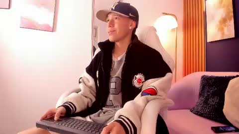 Snapshot of noahh_saenz chatting on 4, 7, 2026 Noah online show from 4, 7, 2026