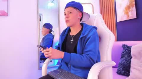 Snapshot of noahh_saenz chatting on 8, 7, 2026 Noah online show from 8, 7, 2026