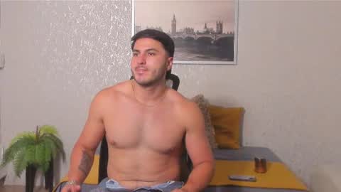 Snapshot of noahstevenss chatting on 9, 8, 2026 Noah Stevenss online show from 9, 8, 2026