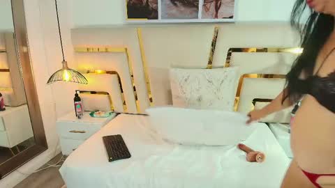 NOELLE online show from 17, 4, 2026