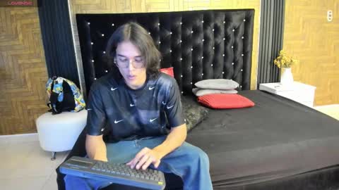 Snapshot of noha_castellano chatting on 1, 3, 2026 online show from 1, 3, 2026