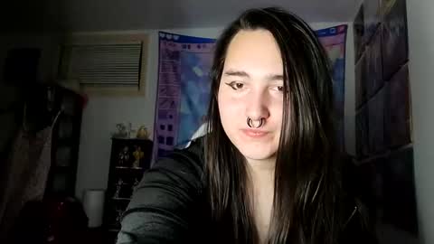 Snapshot of nonbinarybeauty20 chatting on 4, 1, 2025 nonbinarybeauty20 online show from 4, 1, 2025