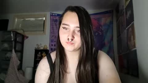 Snapshot of nonbinarybeauty20 chatting on 8, 2, 2025 nonbinarybeauty20 online show from 8, 2, 2025