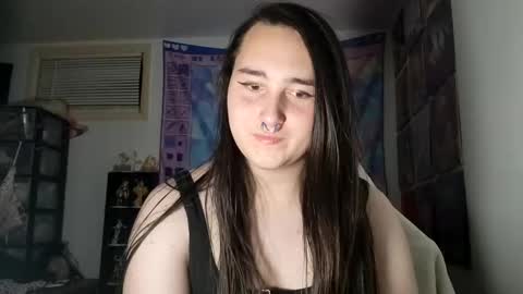 Snapshot of nonbinarybeauty20 chatting on 21, 2, 2025 nonbinarybeauty20 online show from 21, 2, 2025