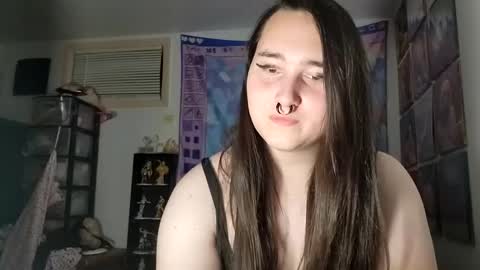 Snapshot of nonbinarybeauty20 chatting on 5, 3, 2025 nonbinarybeauty20 online show from 5, 3, 2025