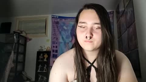 Snapshot of nonbinarybeauty20 chatting on 8, 3, 2025 nonbinarybeauty20 online show from 8, 3, 2025