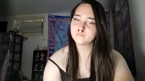 Snapshot of nonbinarybeauty20 chatting on 8, 3, 2025 nonbinarybeauty20 online show from 8, 3, 2025