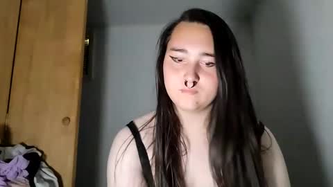 Snapshot of nonbinarybeauty20 chatting on 11, 9, 2025 nonbinarybeauty20 online show from 11, 9, 2025